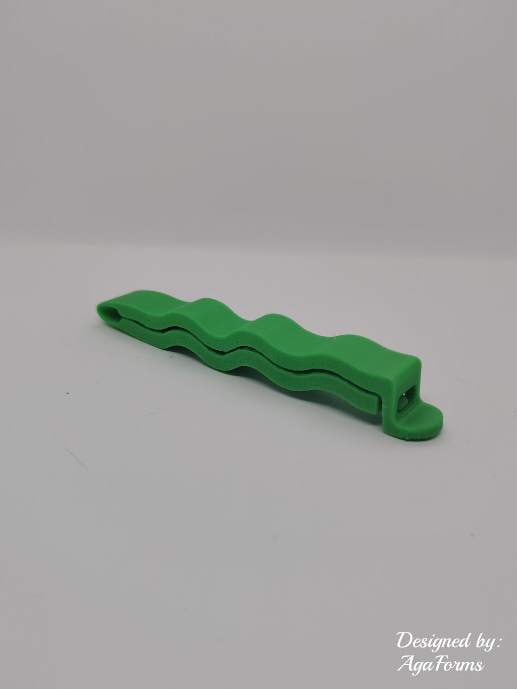 Wavy clips
